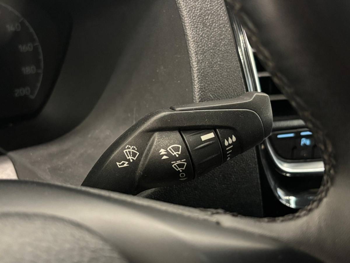 Ford Transit Custom Ford Transit Custom 300 2.0 TDCI L2H1 Limited Dubbele Cabine Automaat Navi Airco 2 Schuifdeuren Trekhaak Parkeersensoren Carplay