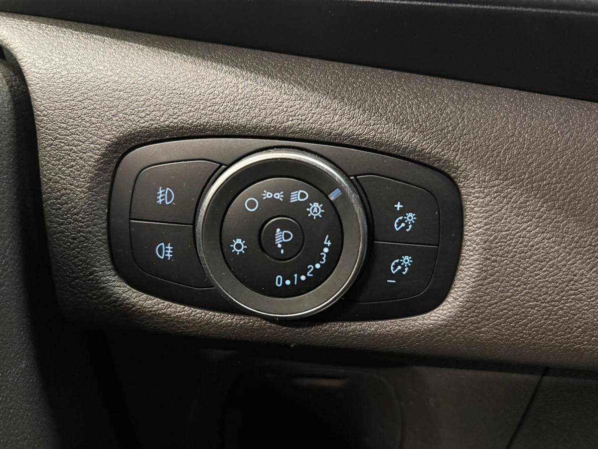 Ford Transit Custom Ford Transit Custom 300 2.0 TDCI L2H1 Limited Dubbele Cabine Automaat Navi Airco 2 Schuifdeuren Trekhaak Parkeersensoren Carplay