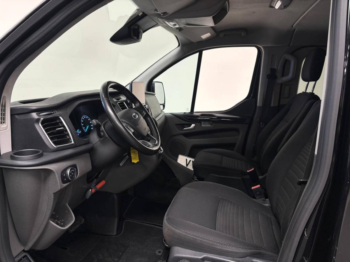 Ford Transit Custom Ford Transit Custom 300 2.0 TDCI L2H1 Limited Dubbele Cabine Automaat Navi Airco 2 Schuifdeuren Trekhaak Parkeersensoren Carplay
