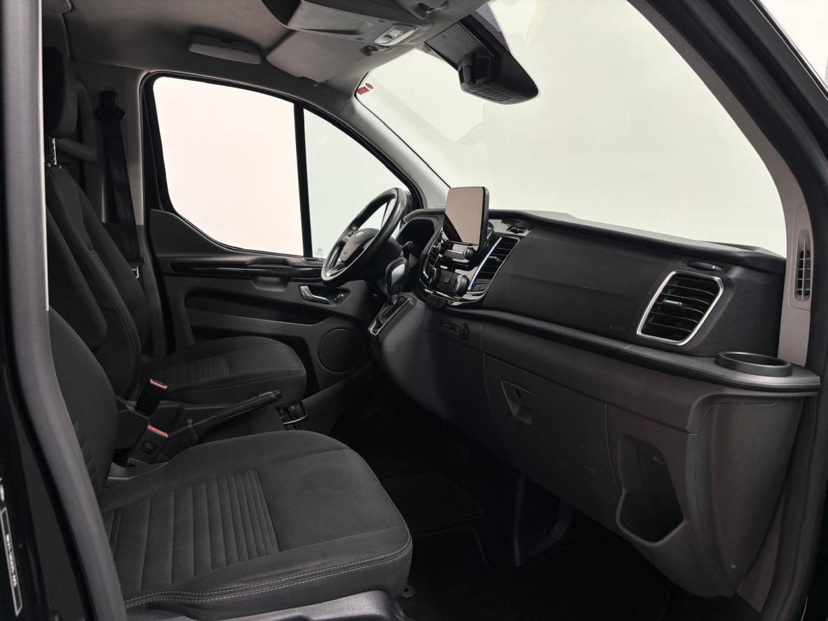 Ford Transit Custom Ford Transit Custom 300 2.0 TDCI L2H1 Limited Dubbele Cabine Automaat Navi Airco 2 Schuifdeuren Trekhaak Parkeersensoren Carplay