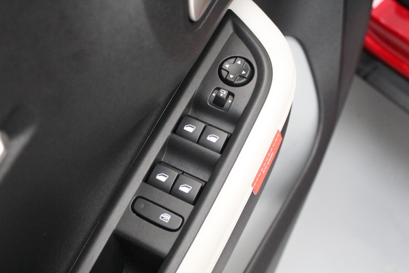 Citroën C3 Citroën C3 1.2 Hybrid 110pk Max AUTOMAAT | CAMERA | CARPLAY | CRUISE CONTROLE | LED | PARK.SENSOREN