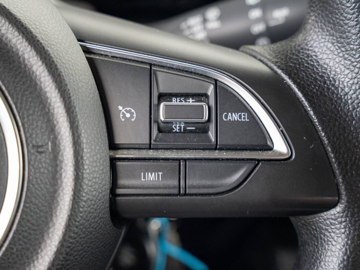Suzuki Jimny Suzuki Jimny 1.5 Professional Allgrip | Navigatie + Camera |Trekhaak |4X4 | Stoelverwarming | NL AUTO | Cruise controle |