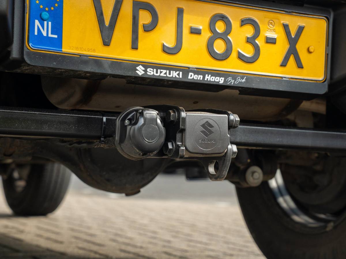 Suzuki Jimny Suzuki Jimny 1.5 Professional Allgrip | Navigatie + Camera |Trekhaak |4X4 | Stoelverwarming | NL AUTO | Cruise controle |