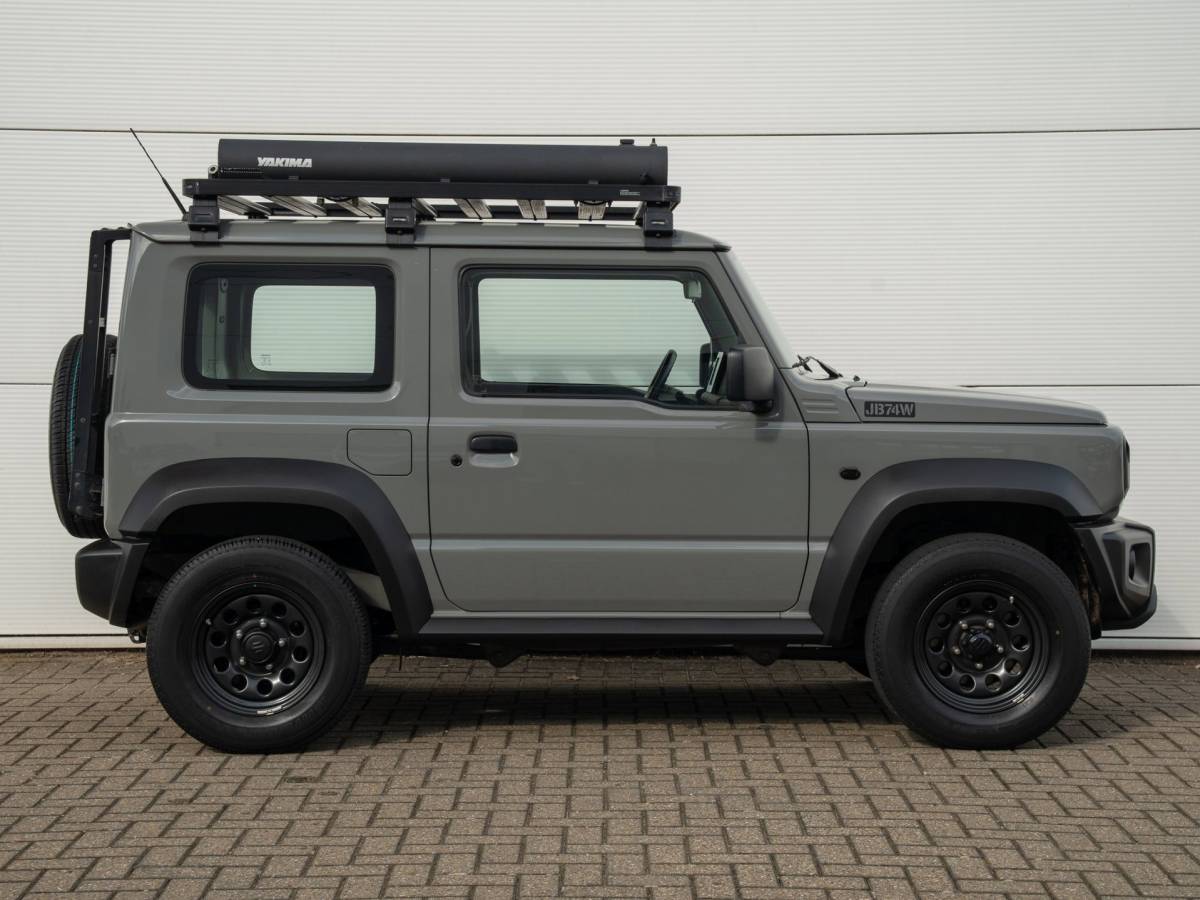 Suzuki Jimny Suzuki Jimny 1.5 Professional Allgrip | Navigatie + Camera |Trekhaak |4X4 | Stoelverwarming | NL AUTO | Cruise controle |