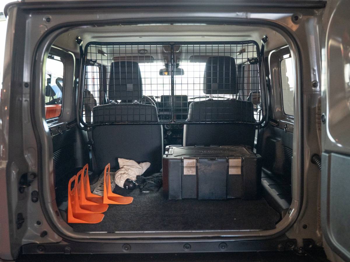 Suzuki Jimny Suzuki Jimny 1.5 Professional Allgrip | Navigatie + Camera |Trekhaak |4X4 | Stoelverwarming | NL AUTO | Cruise controle |