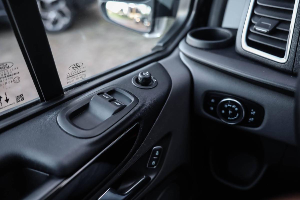 Ford Transit Custom Ford Transit Custom 320 2.0 TDCI L2H1 Aut Leder Stoelverwarming Camera