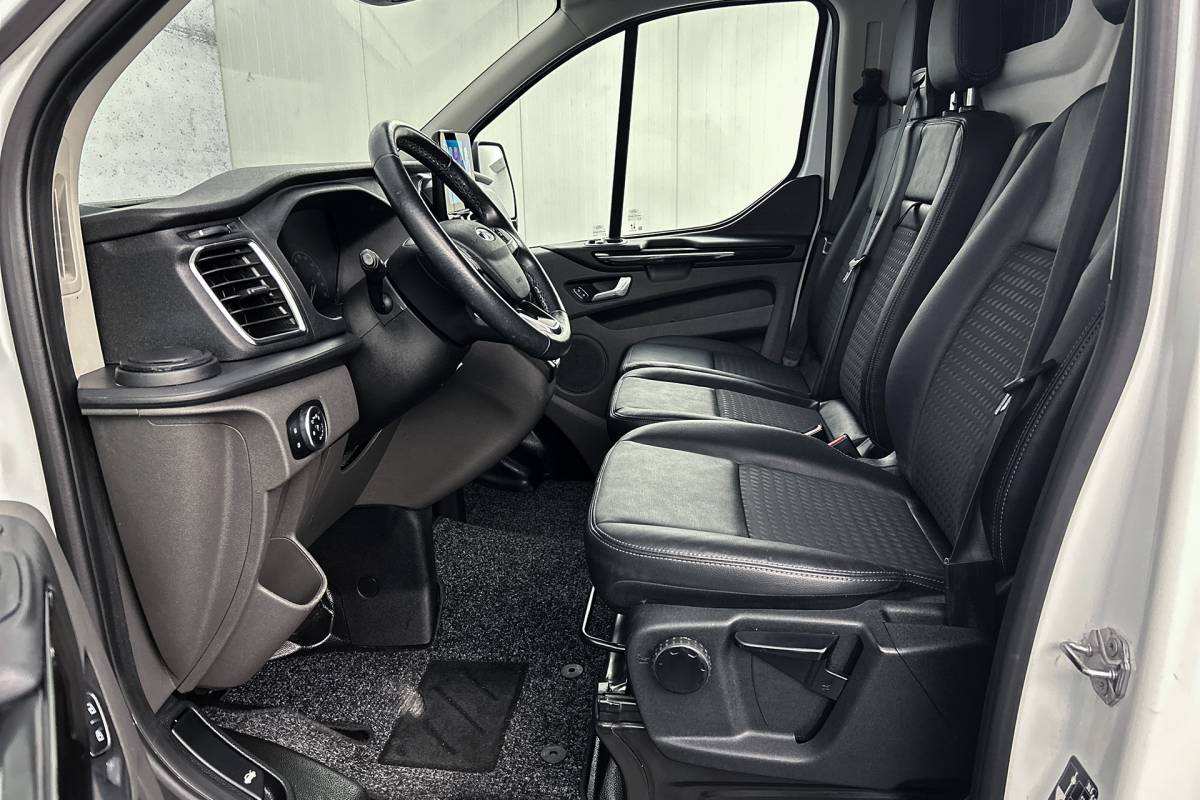 Ford Transit Custom Ford Transit Custom 320 2.0 TDCI L2 185PK Sport Automaat | Camera | Raptor | Trekhaak | Bijrijdersbank