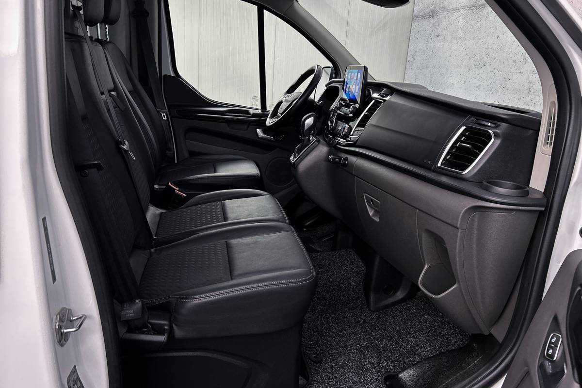 Ford Transit Custom Ford Transit Custom 320 2.0 TDCI L2 185PK Sport Automaat | Camera | Raptor | Trekhaak | Bijrijdersbank