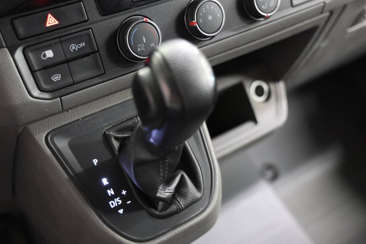 Volkswagen Crafter Volkswagen Crafter 35 2.0 TDI L4H3 AUTOMAAT OPRIJPLAAT TREKHAAK