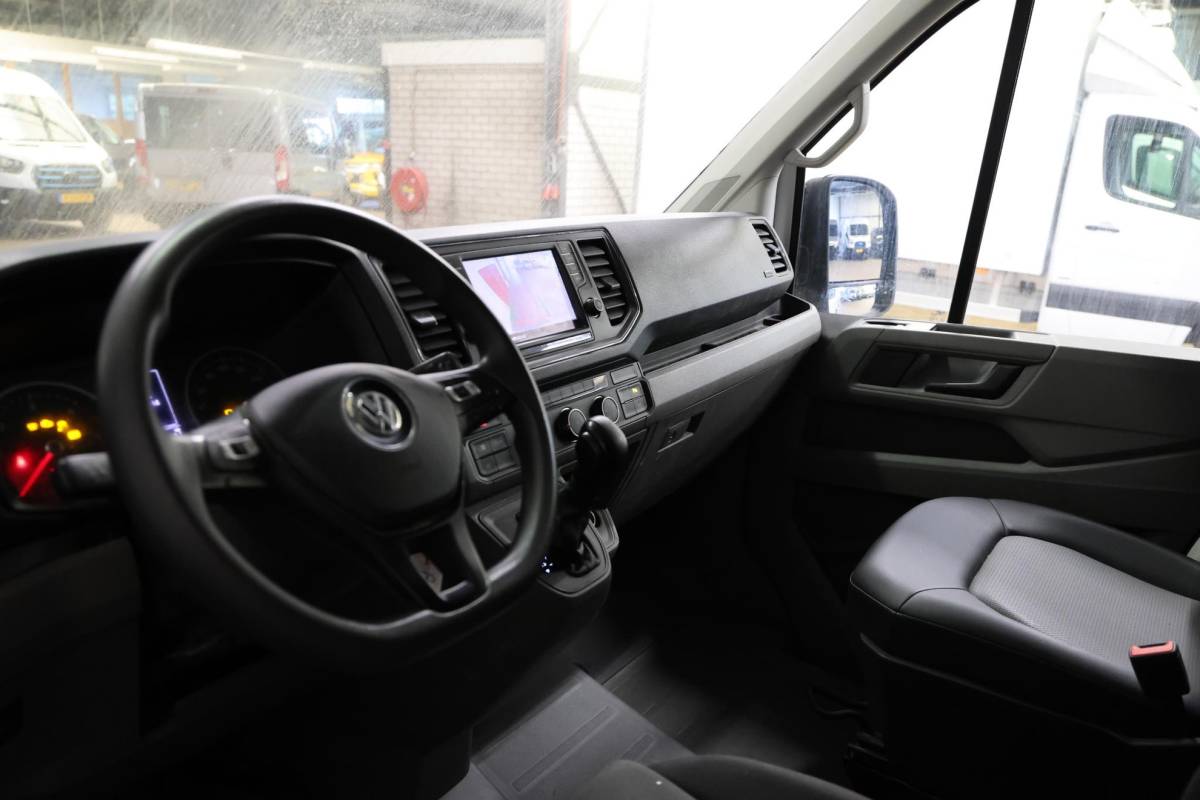 Volkswagen Crafter Volkswagen Crafter 35 2.0 TDI L4H3 AUTOMAAT OPRIJPLAAT TREKHAAK
