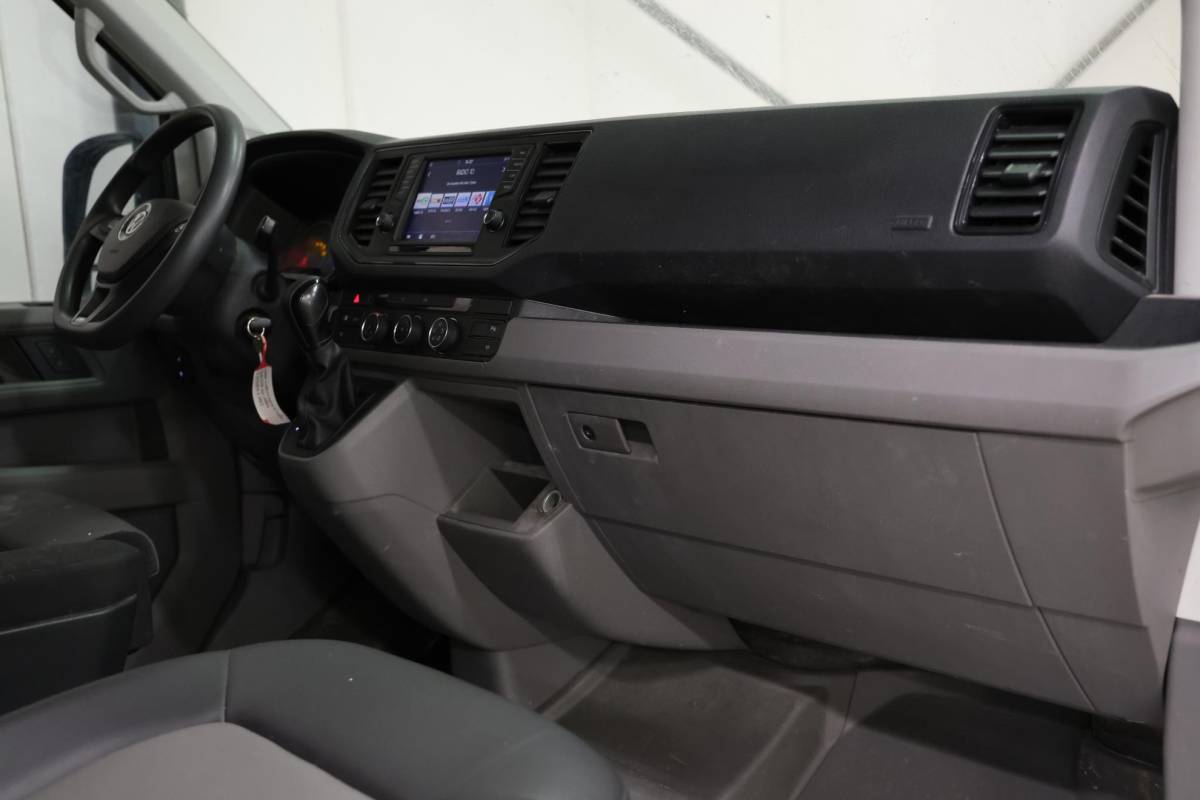 Volkswagen Crafter Volkswagen Crafter 35 2.0 TDI L4H3 AUTOMAAT OPRIJPLAAT TREKHAAK