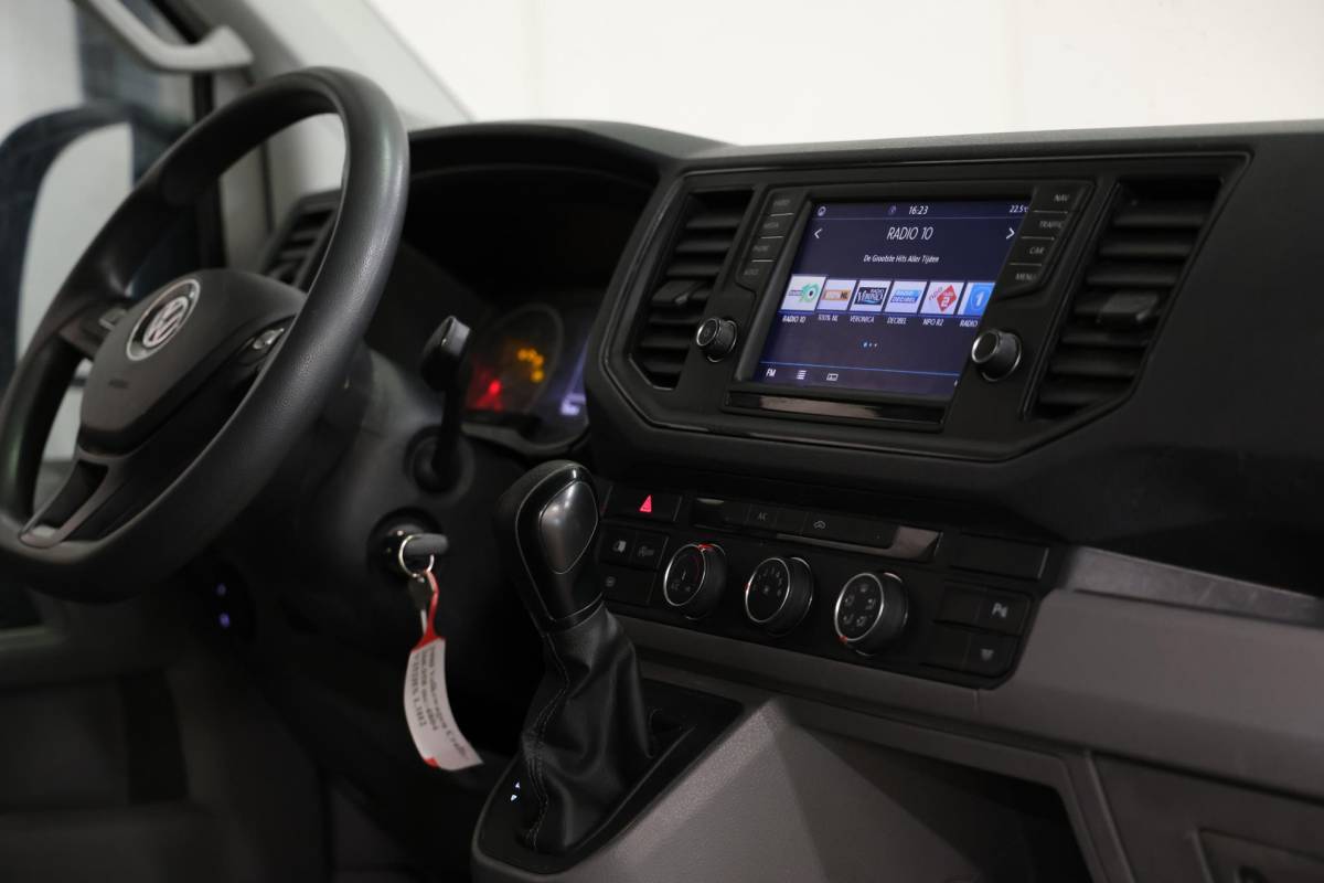 Volkswagen Crafter Volkswagen Crafter 35 2.0 TDI L4H3 AUTOMAAT OPRIJPLAAT TREKHAAK
