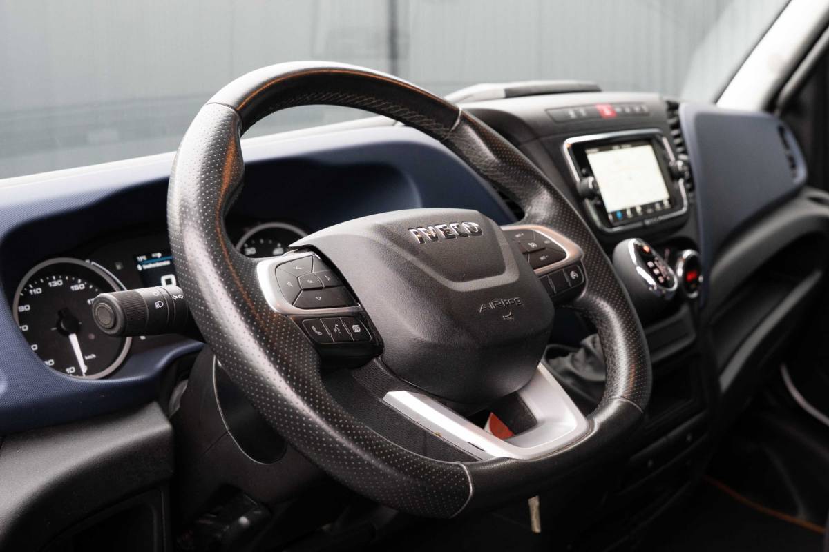 Iveco Daily Iveco Daily 35C18 | Bakwagen met laadklep | N1 | Automaat | Trekhaak | Cruise | 180PK | Euro 6 | Climatronic |