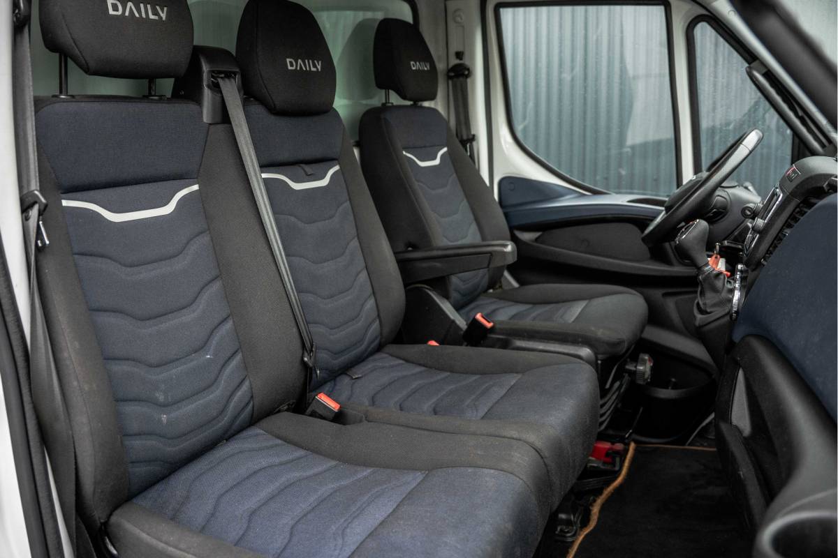 Iveco Daily Iveco Daily 35C18 | Bakwagen met laadklep | N1 | Automaat | Trekhaak | Cruise | 180PK | Euro 6 | Climatronic |