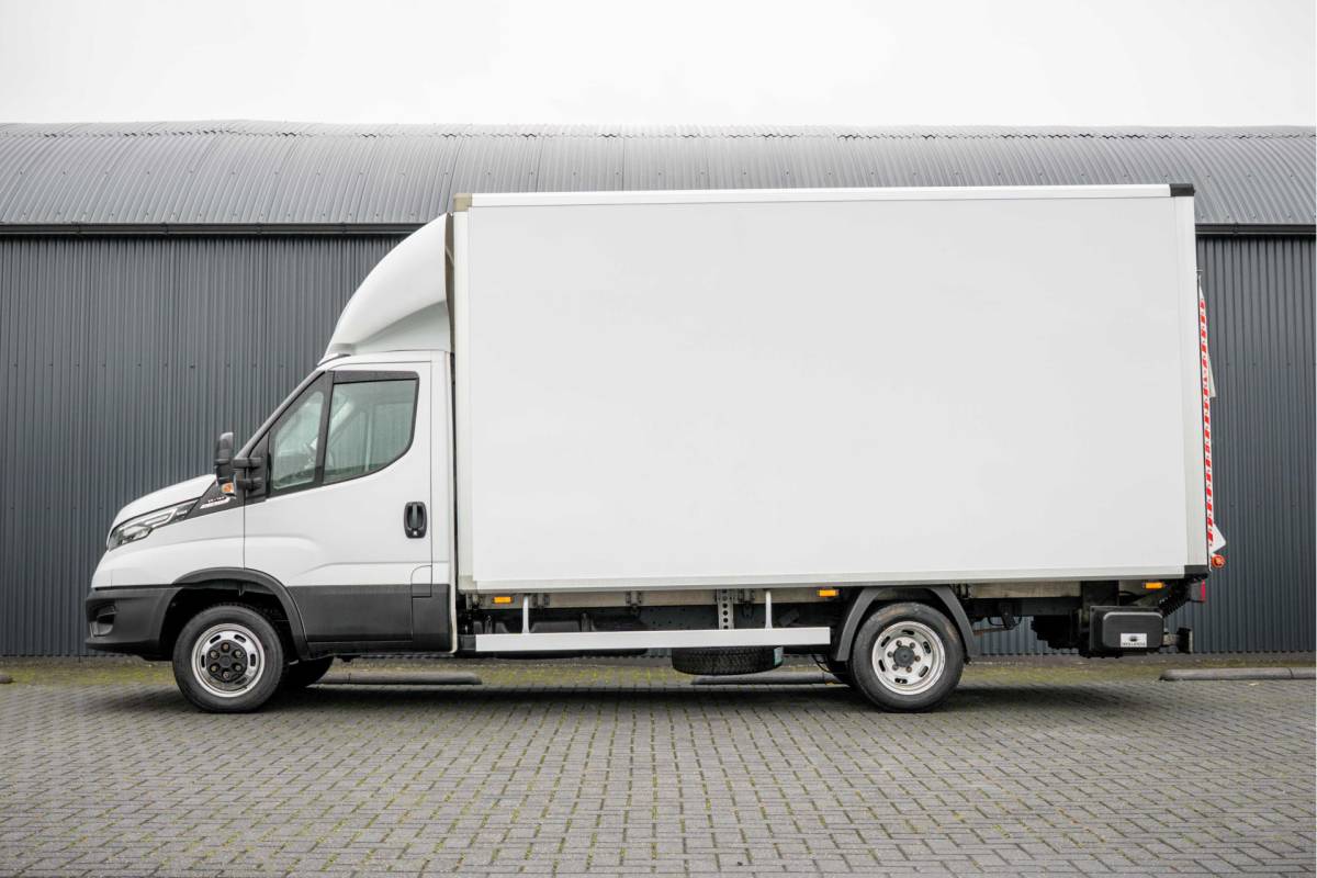 Iveco Daily Iveco Daily 35C18 | Bakwagen met laadklep | N1 | Automaat | Trekhaak | Cruise | 180PK | Euro 6 | Climatronic |