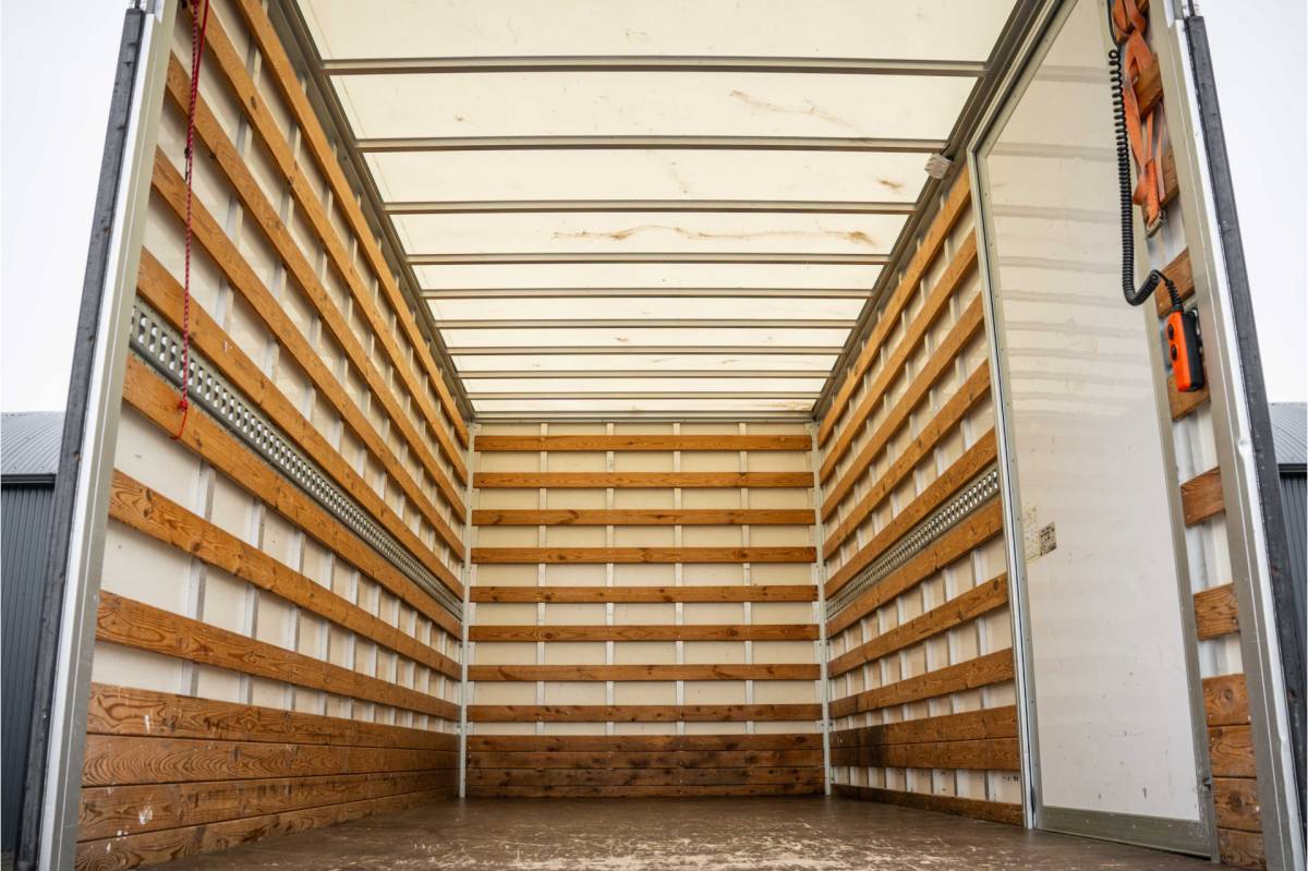 Iveco Daily Iveco Daily 35C18 | Bakwagen met laadklep | N1 | Automaat | Trekhaak | Cruise | 180PK | Euro 6 | Climatronic |