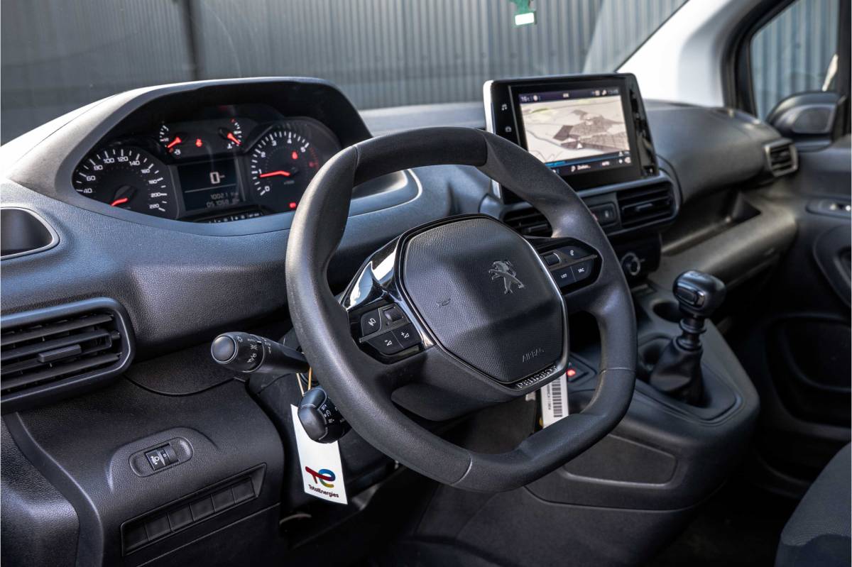 Peugeot Partner Peugeot Partner 1.5 BlueHDi 100PK | 3-Zits | Camera | Carplay | Cruise | PDC | Airco | Trekhaak