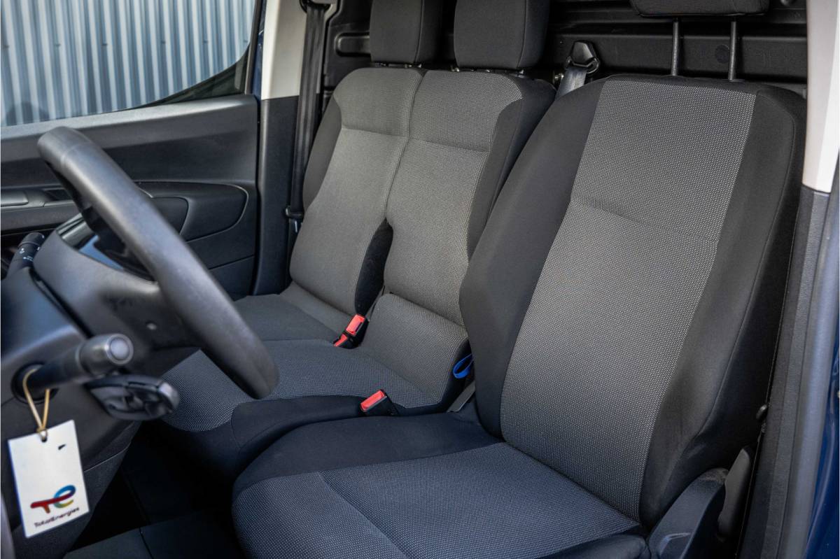 Peugeot Partner Peugeot Partner 1.5 BlueHDi 100PK | 3-Zits | Camera | Carplay | Cruise | PDC | Airco | Trekhaak