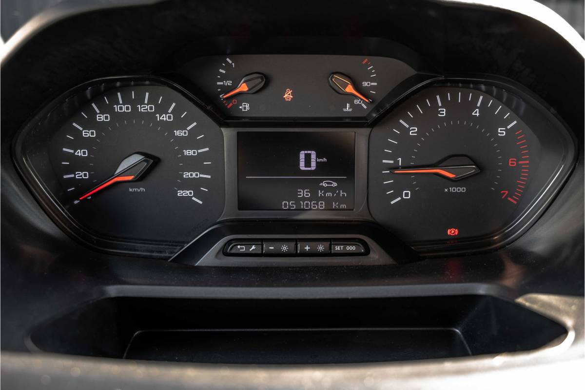 Peugeot Partner Peugeot Partner 1.5 BlueHDi 100PK | 3-Zits | Camera | Carplay | Cruise | PDC | Airco | Trekhaak