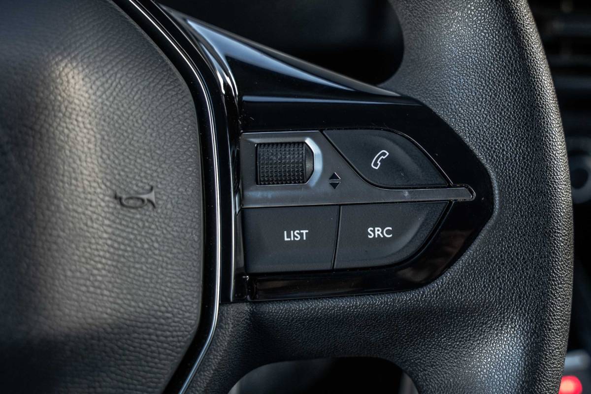 Peugeot Partner Peugeot Partner 1.5 BlueHDi 100PK | 3-Zits | Camera | Carplay | Cruise | PDC | Airco | Trekhaak