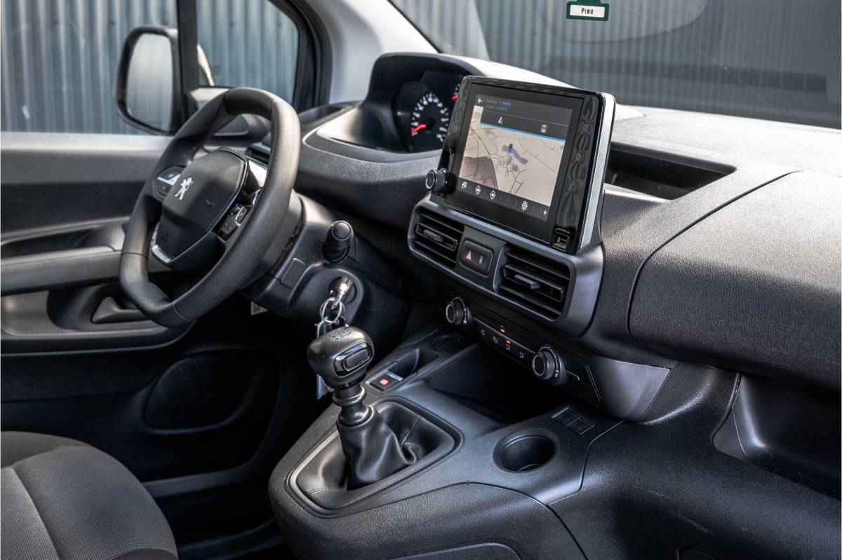 Peugeot Partner Peugeot Partner 1.5 BlueHDi 100PK | 3-Zits | Camera | Carplay | Cruise | PDC | Airco | Trekhaak