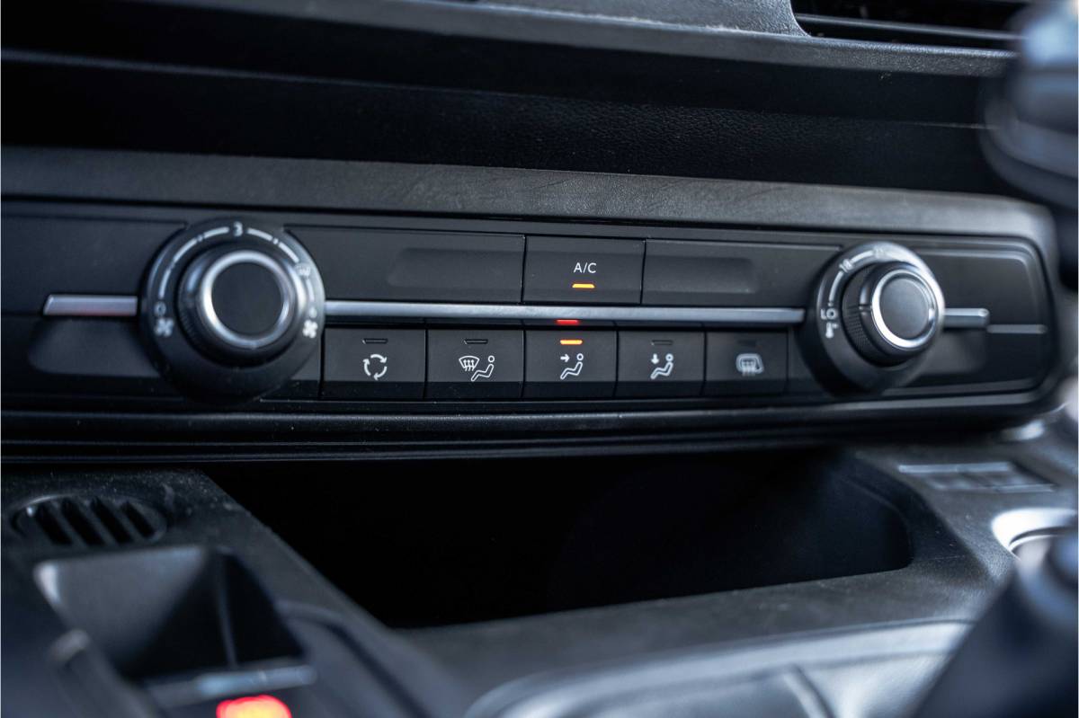 Peugeot Partner Peugeot Partner 1.5 BlueHDi 100PK | 3-Zits | Camera | Carplay | Cruise | PDC | Airco | Trekhaak