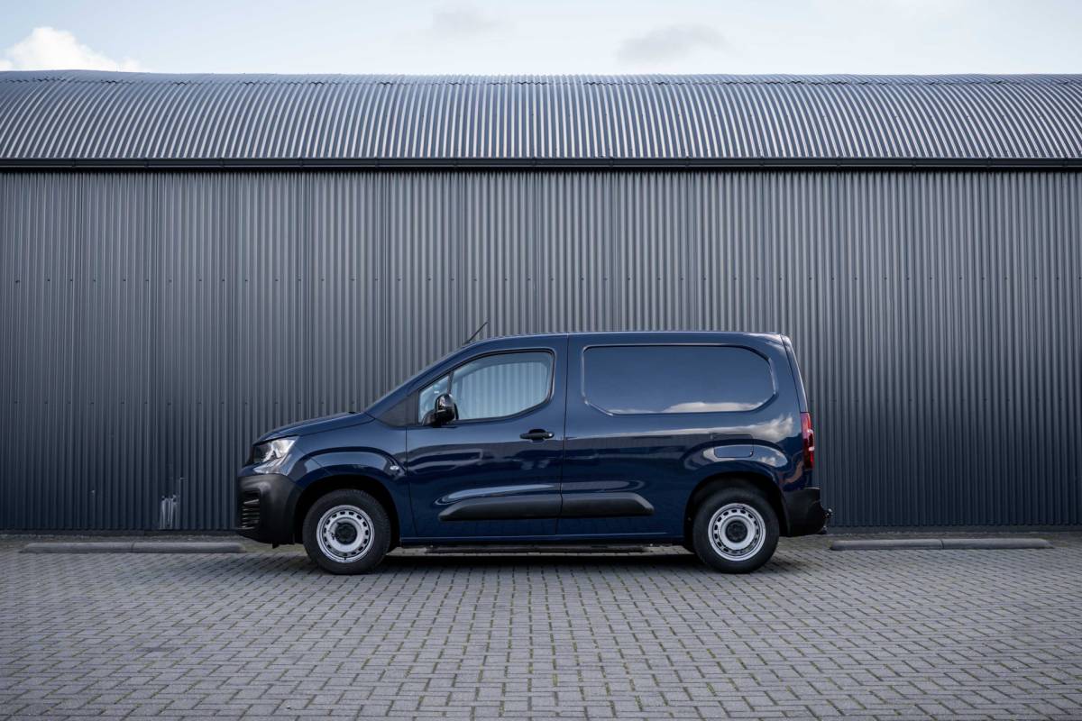 Peugeot Partner Peugeot Partner 1.5 BlueHDi 100PK | 3-Zits | Camera | Carplay | Cruise | PDC | Airco | Trekhaak