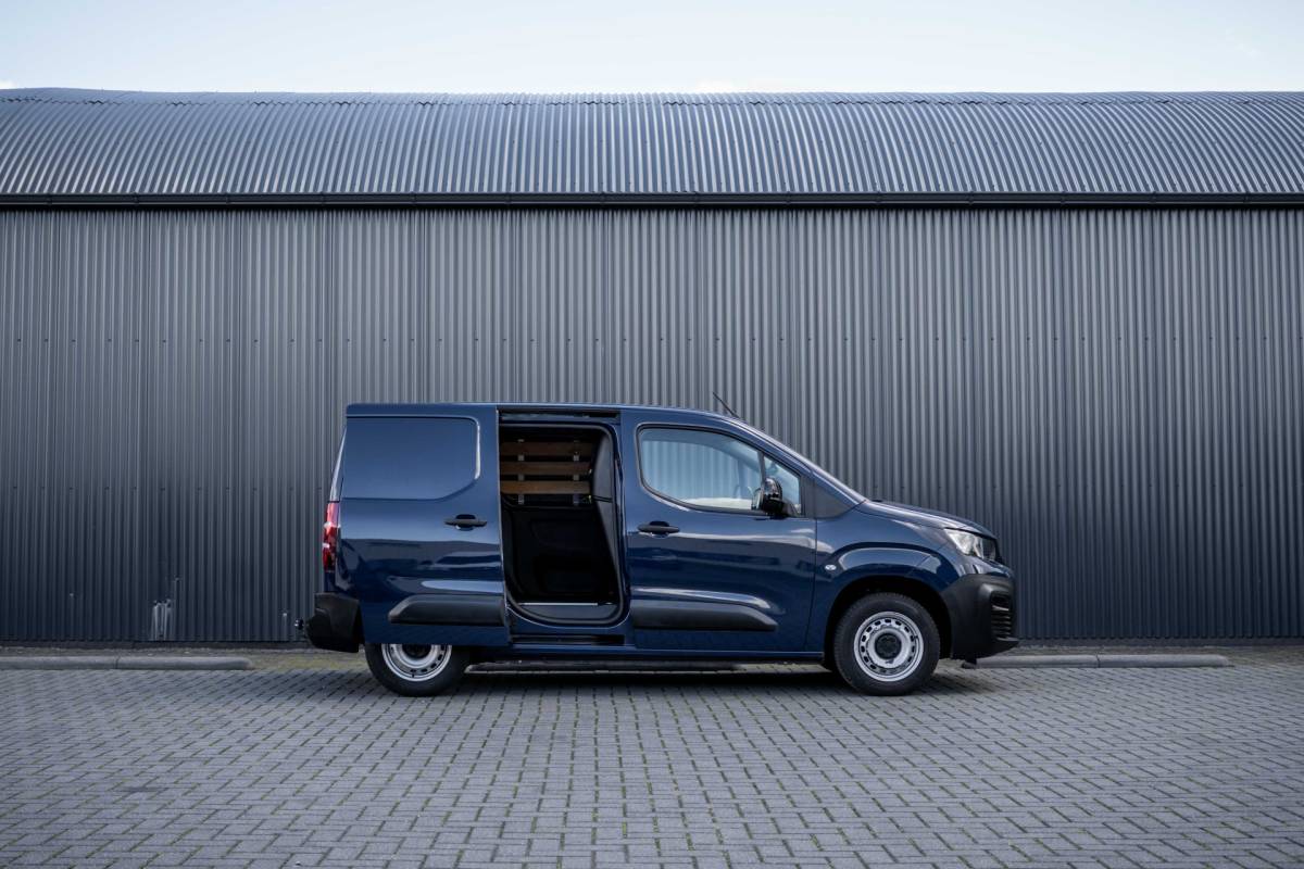 Peugeot Partner Peugeot Partner 1.5 BlueHDi 100PK | 3-Zits | Camera | Carplay | Cruise | PDC | Airco | Trekhaak