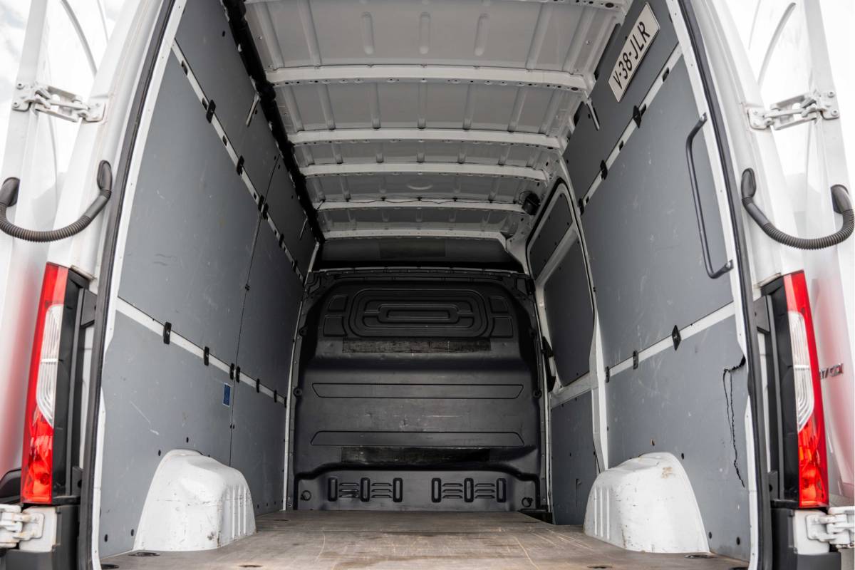 Mercedes-Benz Sprinter Mercedes-Benz Sprinter **317 CDI L2H2 | Automaat | 3-Zits | Camera | Carplay | Mbux | Climatronic | Trekhaak**