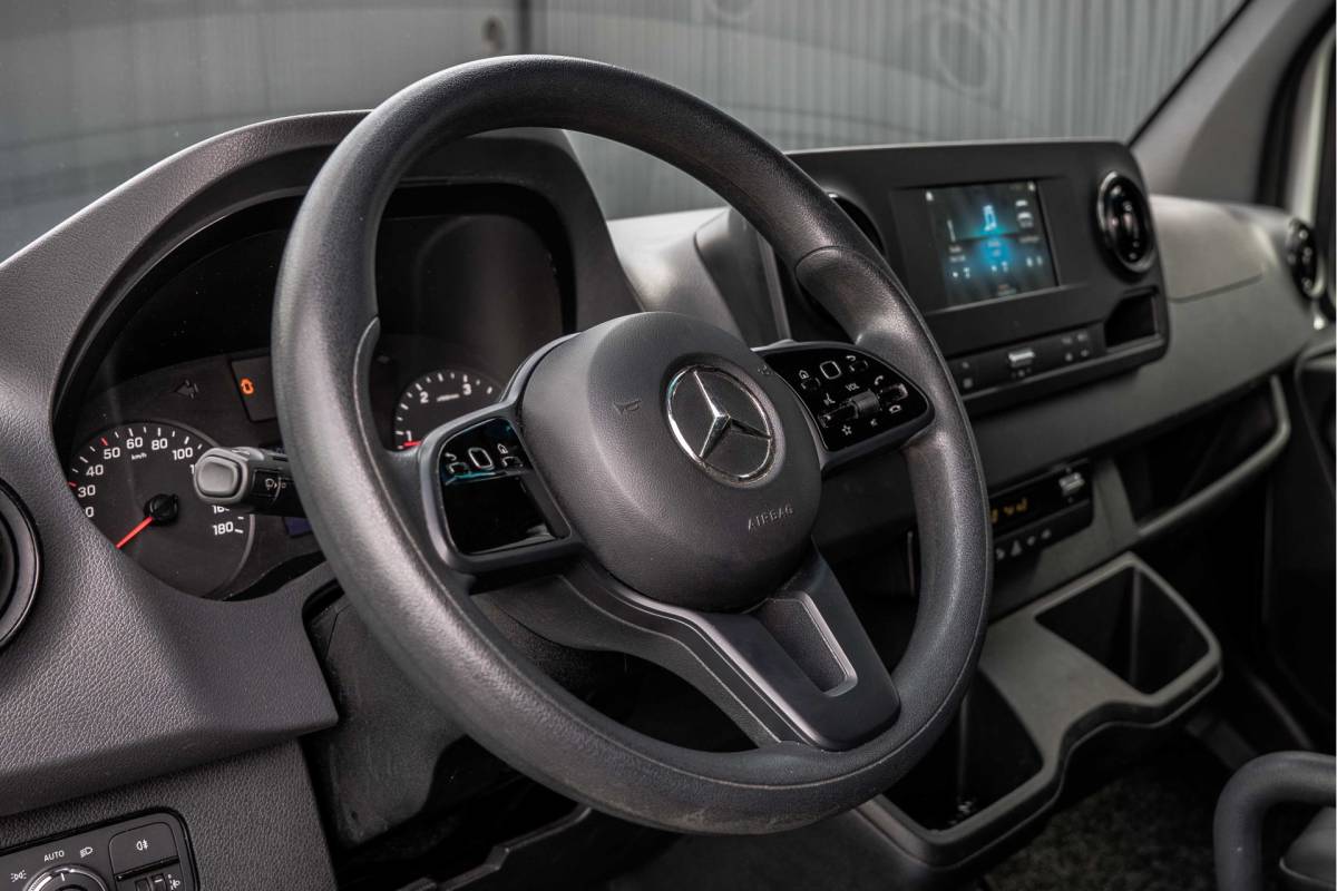Mercedes-Benz Sprinter Mercedes-Benz Sprinter **317 CDI L2H2 | Automaat | 3-Zits | Camera | Carplay | Mbux | Climatronic | Trekhaak**