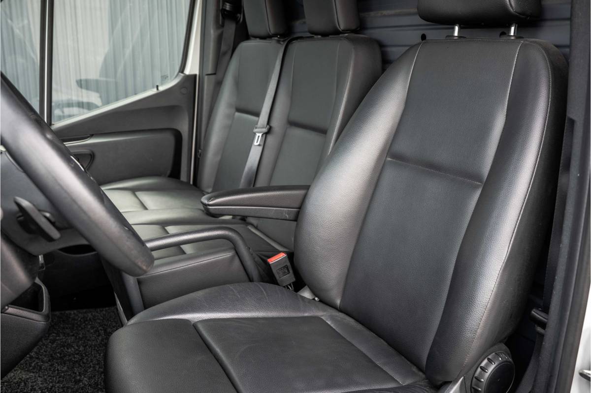 Mercedes-Benz Sprinter Mercedes-Benz Sprinter **317 CDI L2H2 | Automaat | 3-Zits | Camera | Carplay | Mbux | Climatronic | Trekhaak**