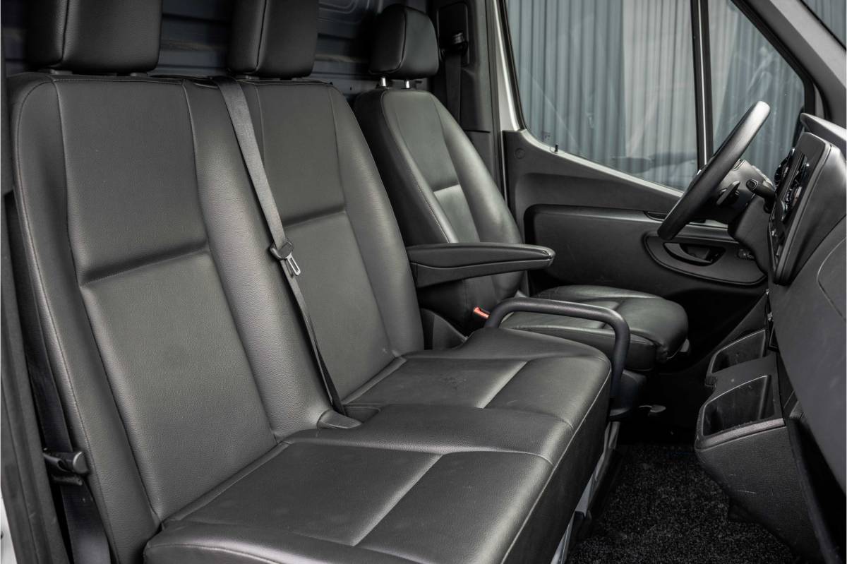Mercedes-Benz Sprinter Mercedes-Benz Sprinter **317 CDI L2H2 | Automaat | 3-Zits | Camera | Carplay | Mbux | Climatronic | Trekhaak**