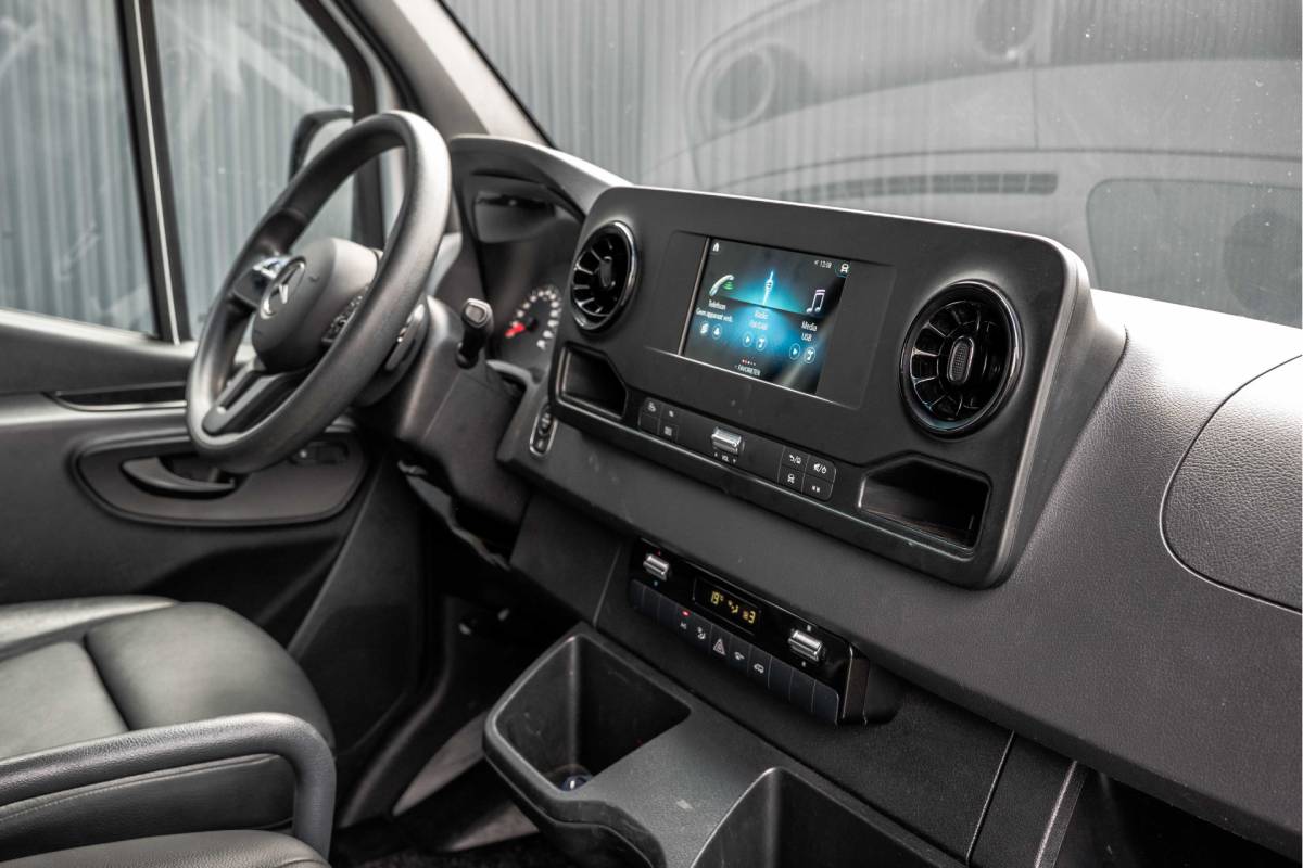 Mercedes-Benz Sprinter Mercedes-Benz Sprinter **317 CDI L2H2 | Automaat | 3-Zits | Camera | Carplay | Mbux | Climatronic | Trekhaak**