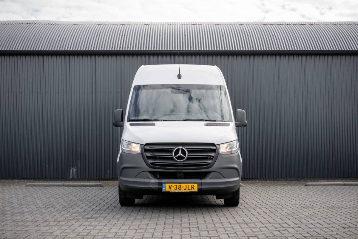 Mercedes-Benz Sprinter Mercedes-Benz Sprinter **317 CDI L2H2 | Automaat | 3-Zits | Camera | Carplay | Mbux | Climatronic | Trekhaak**