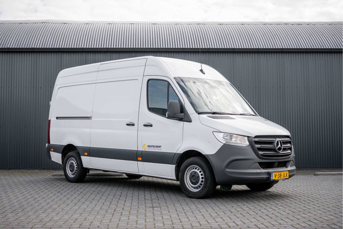 Mercedes-Benz Sprinter Mercedes-Benz Sprinter **317 CDI L2H2 | Automaat | 3-Zits | Camera | Carplay | Mbux | Climatronic | Trekhaak**