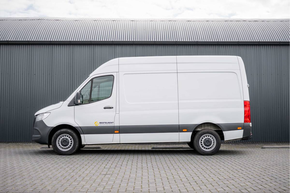 Mercedes-Benz Sprinter Mercedes-Benz Sprinter **317 CDI L2H2 | Automaat | 3-Zits | Camera | Carplay | Mbux | Climatronic | Trekhaak**