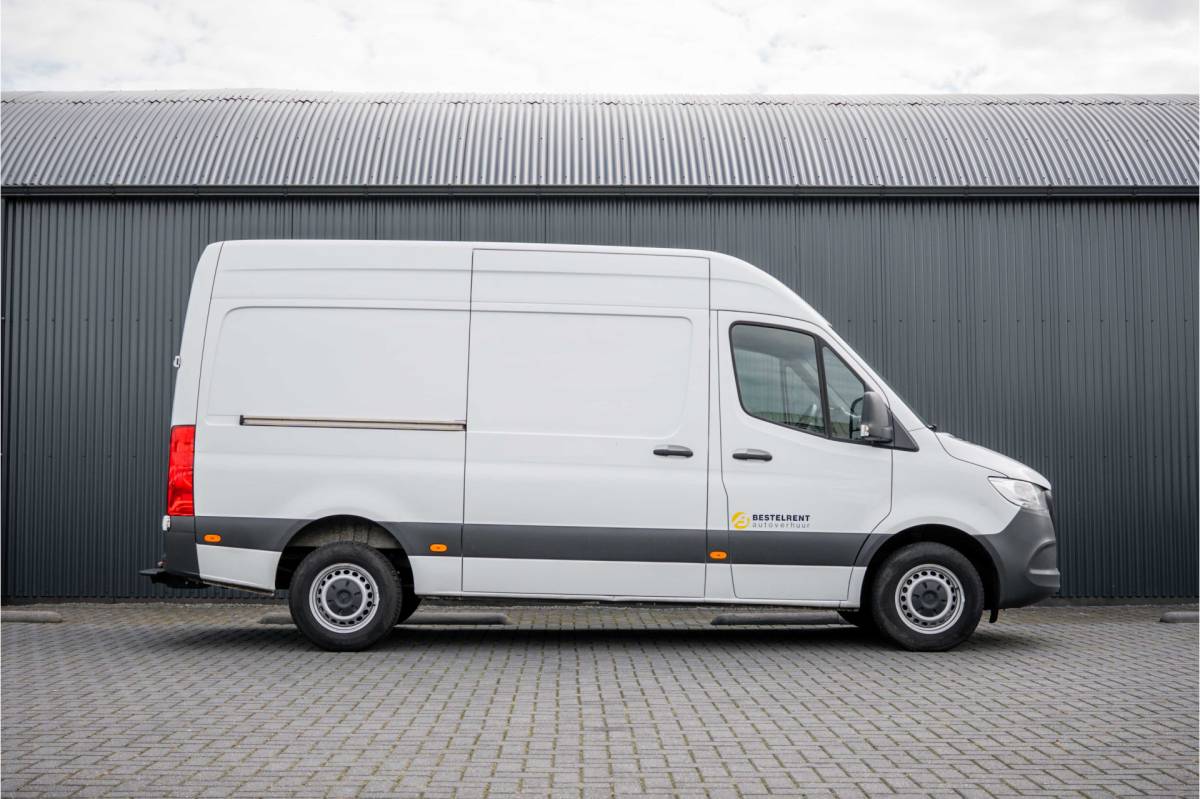 Mercedes-Benz Sprinter Mercedes-Benz Sprinter **317 CDI L2H2 | Automaat | 3-Zits | Camera | Carplay | Mbux | Climatronic | Trekhaak**
