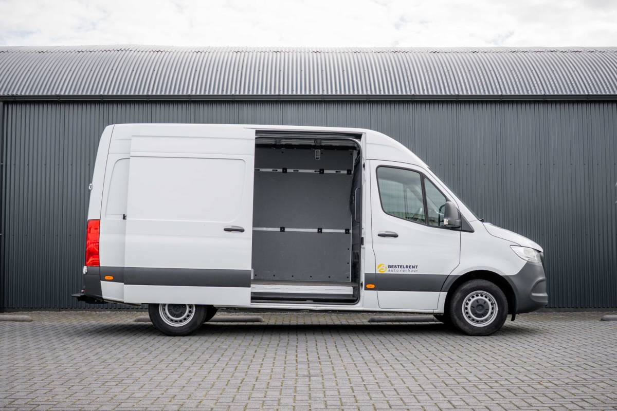 Mercedes-Benz Sprinter Mercedes-Benz Sprinter **317 CDI L2H2 | Automaat | 3-Zits | Camera | Carplay | Mbux | Climatronic | Trekhaak**