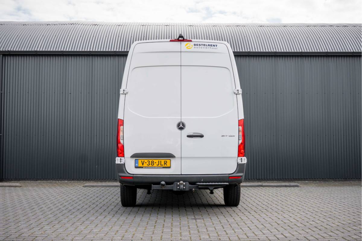 Mercedes-Benz Sprinter Mercedes-Benz Sprinter **317 CDI L2H2 | Automaat | 3-Zits | Camera | Carplay | Mbux | Climatronic | Trekhaak**