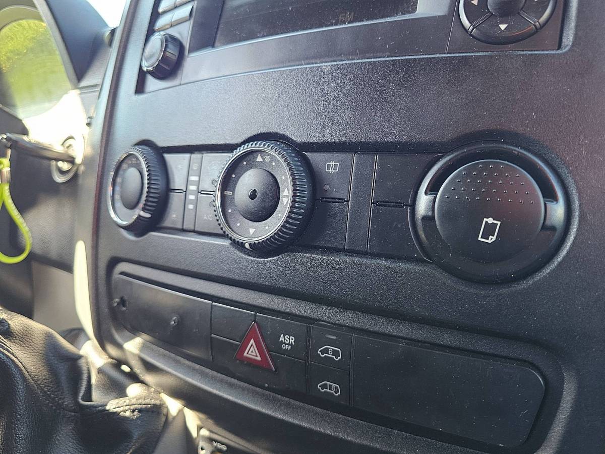 Mercedes-Benz Sprinter MERCEDES-BENZ SPRINTER 516 L2H2 Dubbellucht Airco N1 163Pk Euro6 Trekhaak 3-Zits!