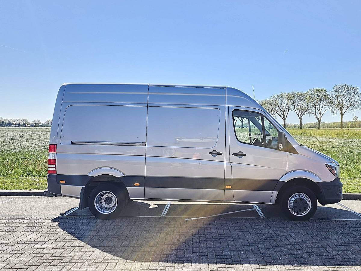 Mercedes-Benz Sprinter MERCEDES-BENZ SPRINTER 516 L2H2 Dubbellucht Airco N1 163Pk Euro6 Trekhaak 3-Zits!