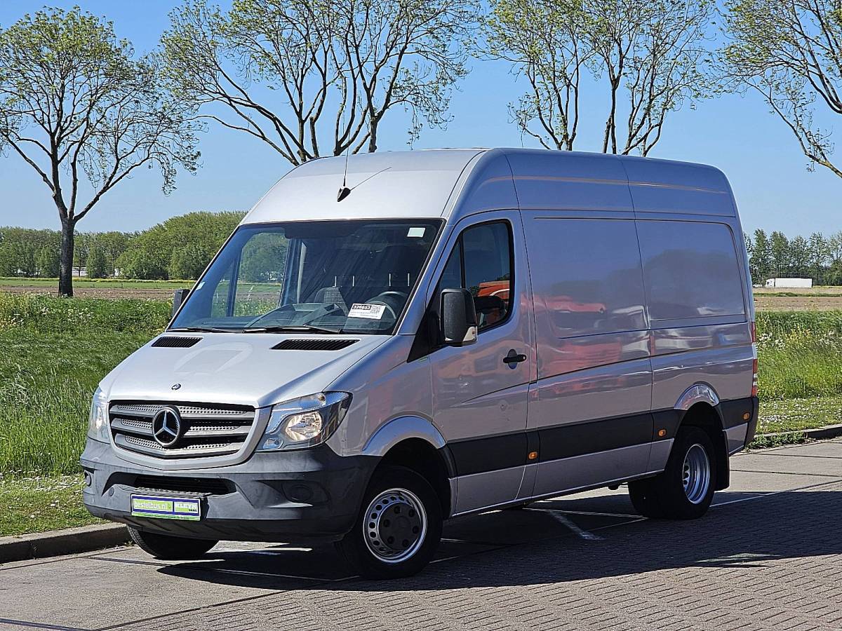 Mercedes-Benz Sprinter MERCEDES-BENZ SPRINTER 516 L2H2 Dubbellucht Airco N1 163Pk Euro6 Trekhaak 3-Zits!
