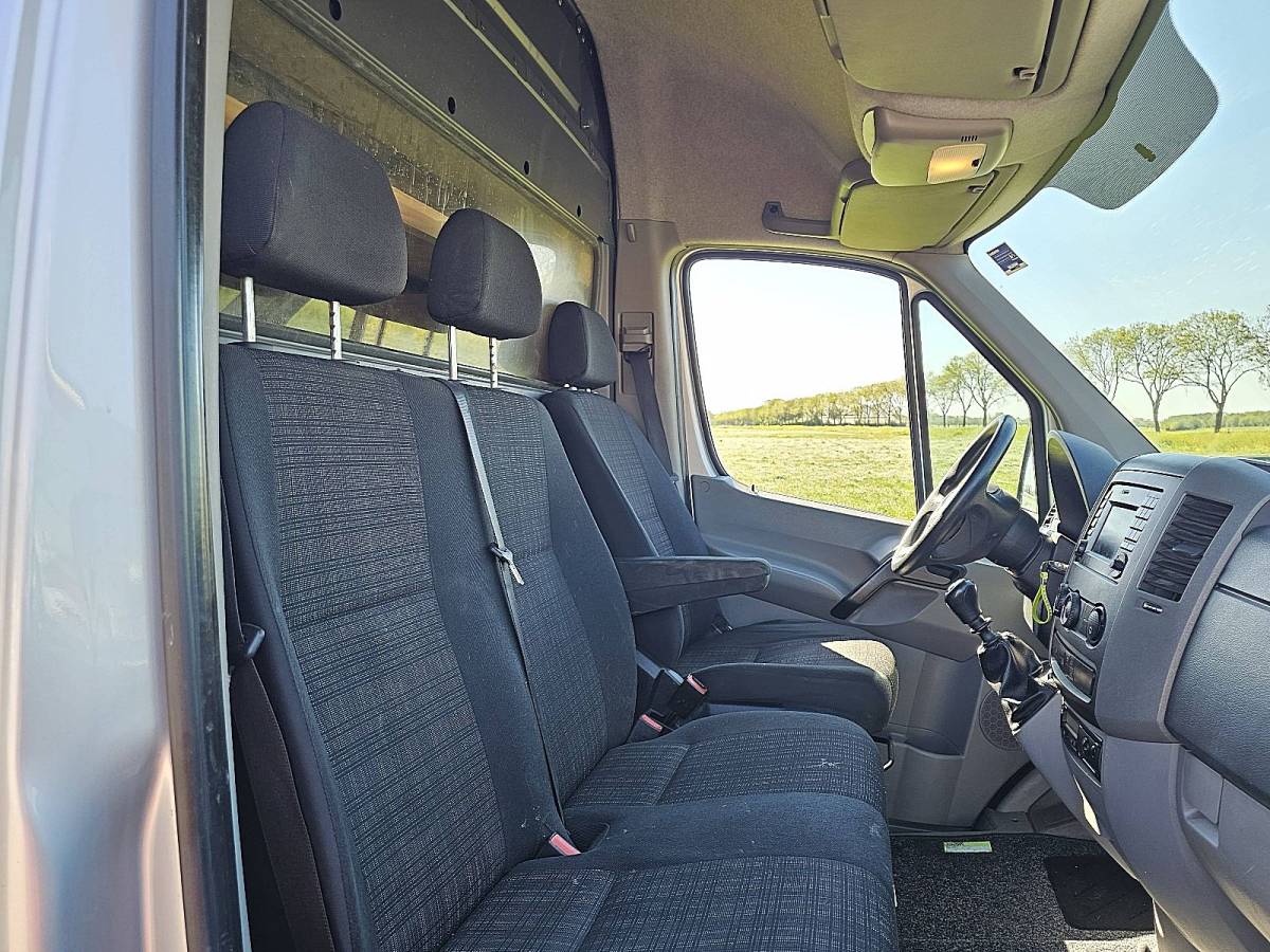 Mercedes-Benz Sprinter MERCEDES-BENZ SPRINTER 516 L2H2 Dubbellucht Airco N1 163Pk Euro6 Trekhaak 3-Zits!