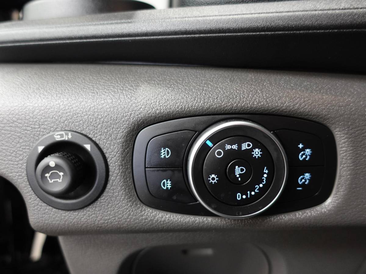 Ford Transit Ford Transit 310 2.0 TDCI L2H2 Trend Automaat Airco Bluetooth Camera  Cruise Control