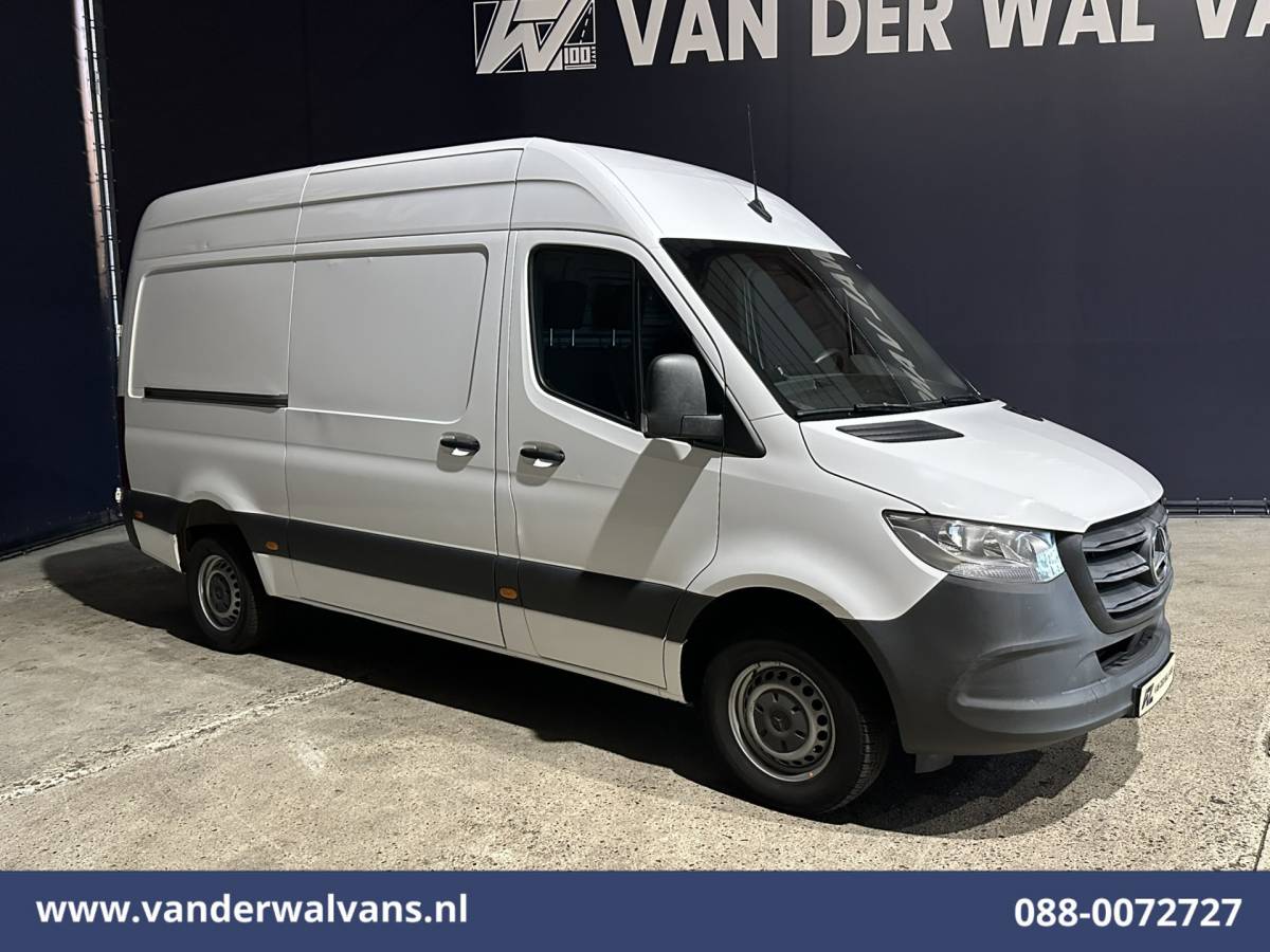 Mercedes-Benz Sprinter Mercedes-Benz Sprinter 317 CDI 170pk 3500kg Trekhaak L2H2 Euro6 Airco | Camera | Cruisecontrol Parkeersensoren, 270 Graden Achterdeuren, Bijrijdersbank, tachograaf