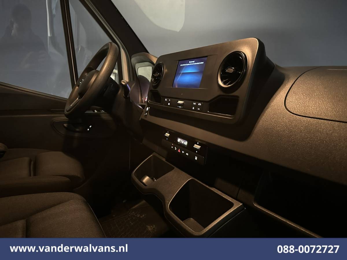 Mercedes-Benz Sprinter Mercedes-Benz Sprinter 317 CDI 170pk 3500kg Trekhaak L2H2 Euro6 Airco | Camera | Cruisecontrol Parkeersensoren, 270 Graden Achterdeuren, Bijrijdersbank, tachograaf
