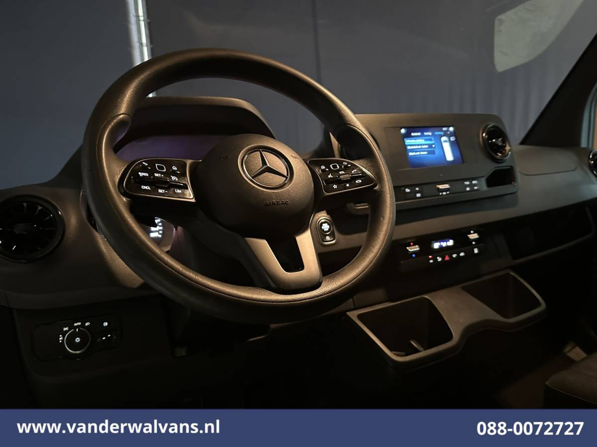 Mercedes-Benz Sprinter Mercedes-Benz Sprinter 317 CDI 170pk 3500kg Trekhaak L2H2 Euro6 Airco | Camera | Cruisecontrol Parkeersensoren, 270 Graden Achterdeuren, Bijrijdersbank, tachograaf