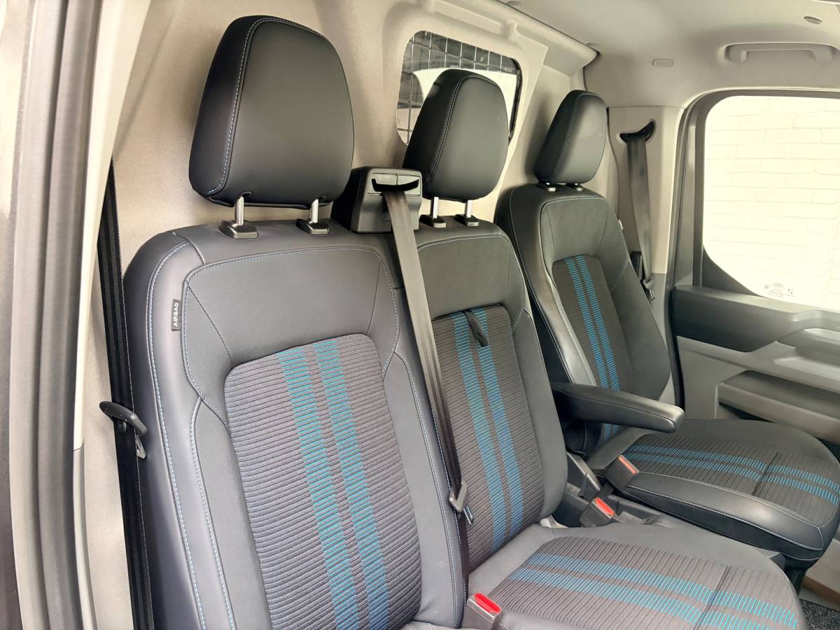 Ford Transit Custom Ford TRANSIT CUSTOM Automaat Sport AWD 4×4 320 2.0 TDCI 170pk L1H1 2xElek.Schuifdeur, Trekhaak, NEDERLANDSE BUS! 1STE EIGENAAR!