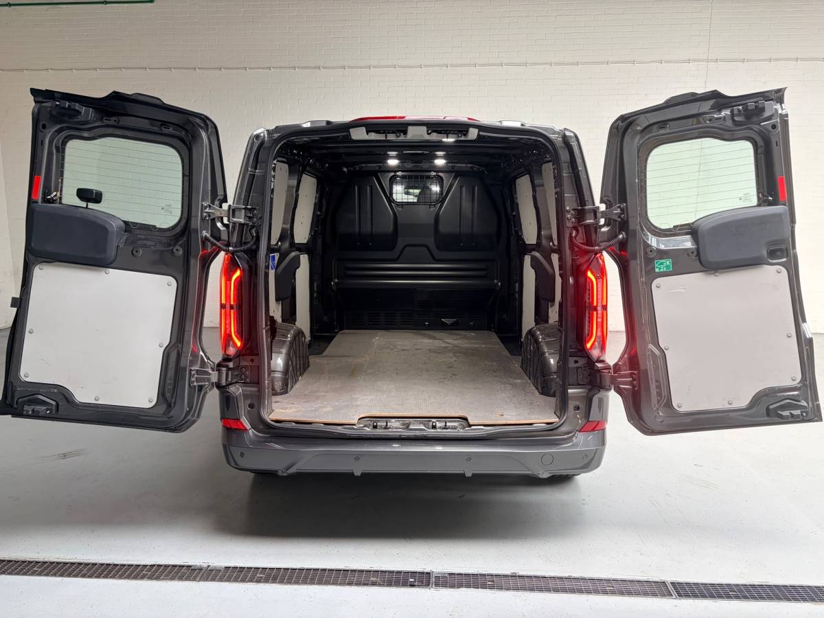 Ford Transit Custom Ford TRANSIT CUSTOM Automaat Sport AWD 4×4 320 2.0 TDCI 170pk L1H1 2xElek.Schuifdeur, Trekhaak, NEDERLANDSE BUS! 1STE EIGENAAR!