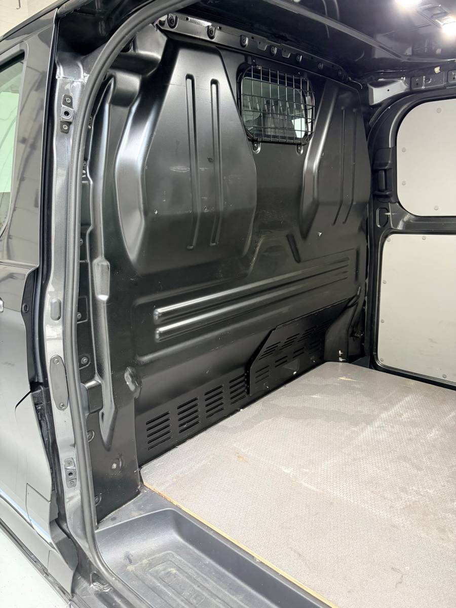 Ford Transit Custom Ford TRANSIT CUSTOM Automaat Sport AWD 4×4 320 2.0 TDCI 170pk L1H1 2xElek.Schuifdeur, Trekhaak, NEDERLANDSE BUS! 1STE EIGENAAR!